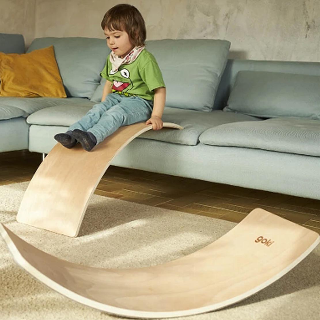 Balance Board im Einsatz – ruhiges Schaukeln und gezielte Gewichtsverlagerung