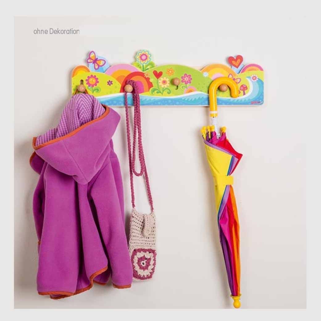 Detailansicht Garderobe FlowerPower mit Holzsymbolen und Haken
