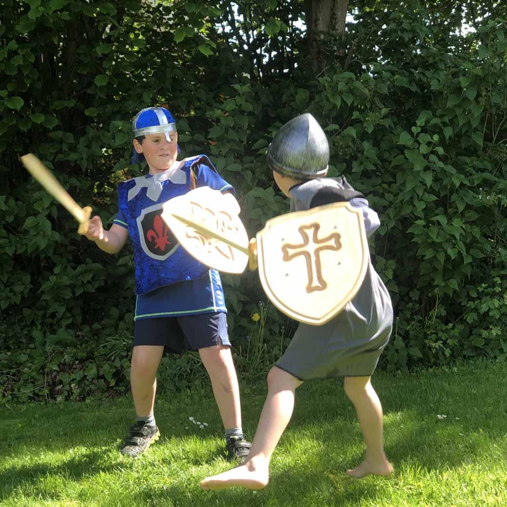 Holzschwert mit abgerundeten Kanten aus Eschenholz