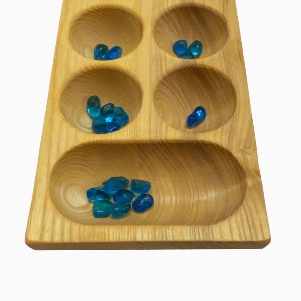 Detailansicht Kalaha Star Esche Spielbrett mit Glassteinchen