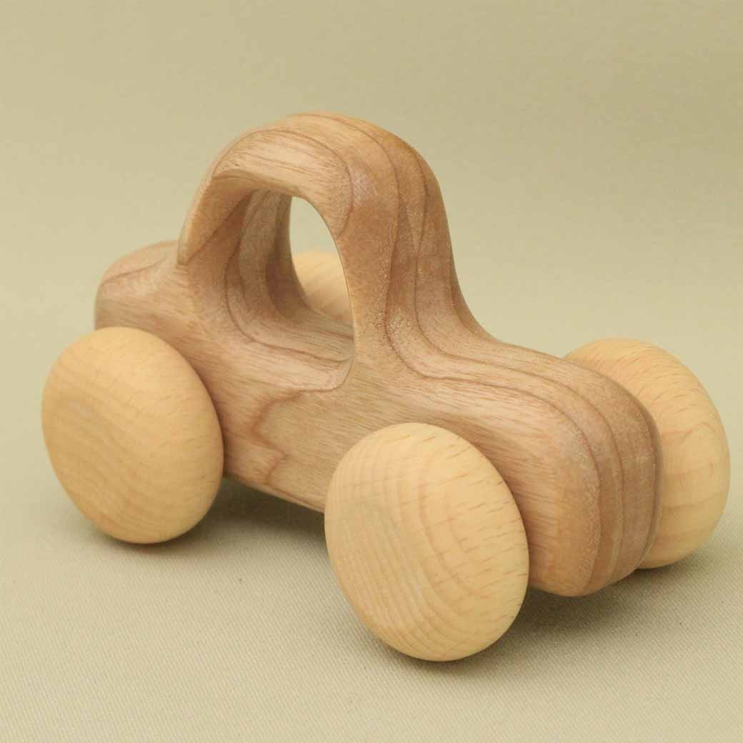 Detailansicht vom Lotes Toys Baby Car Retro Pickup mit Holzmaserung