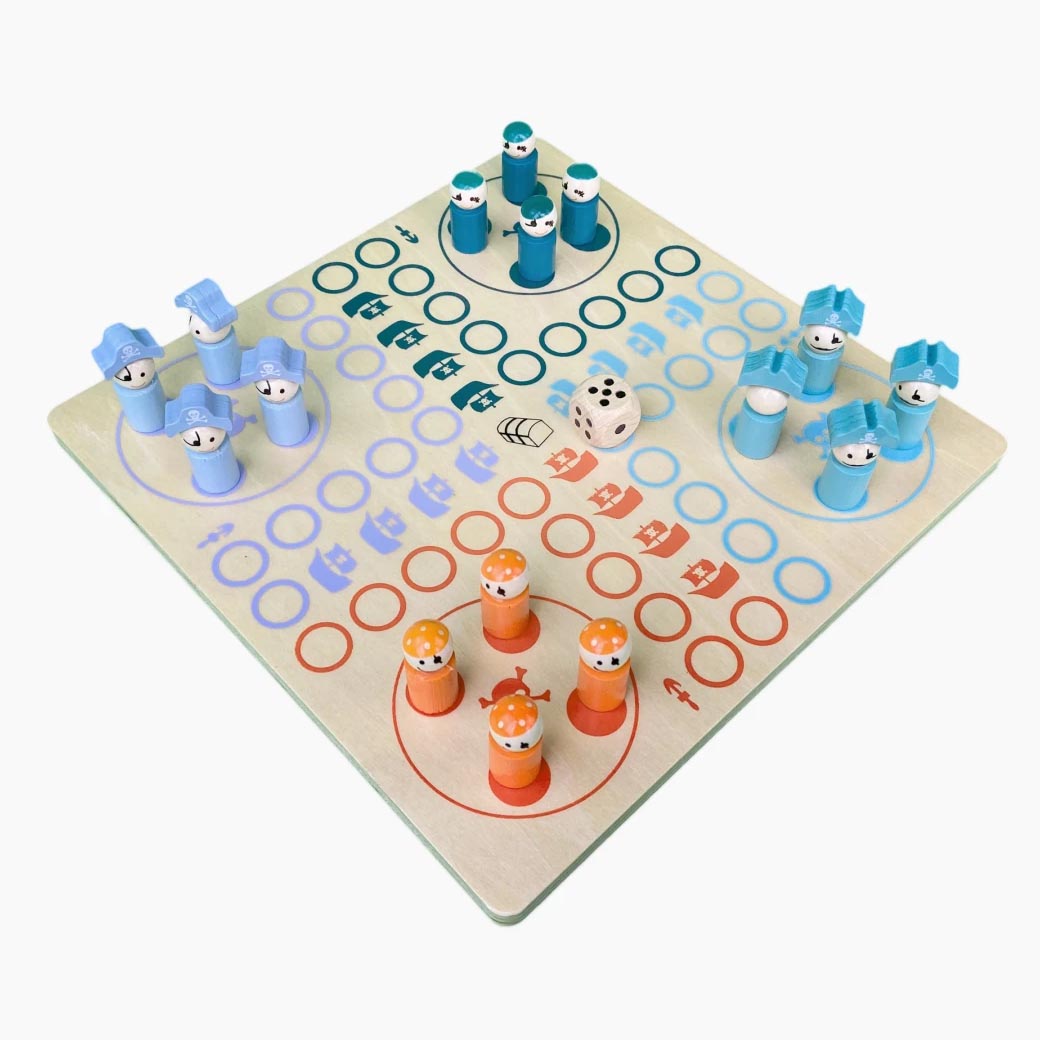 Ludo Piraten Brettchen von small foot als kompaktes Holzbrettspiel im Piraten-Design