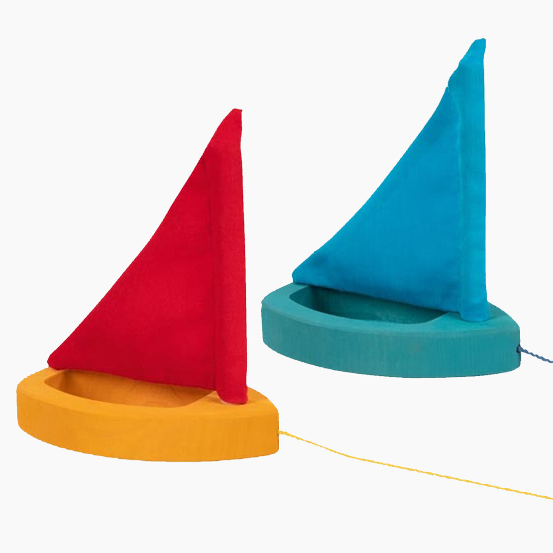 Pfützenschiffchen 2er Set aus Holz – zwei kleine Segelboote in fröhlichen Farben
