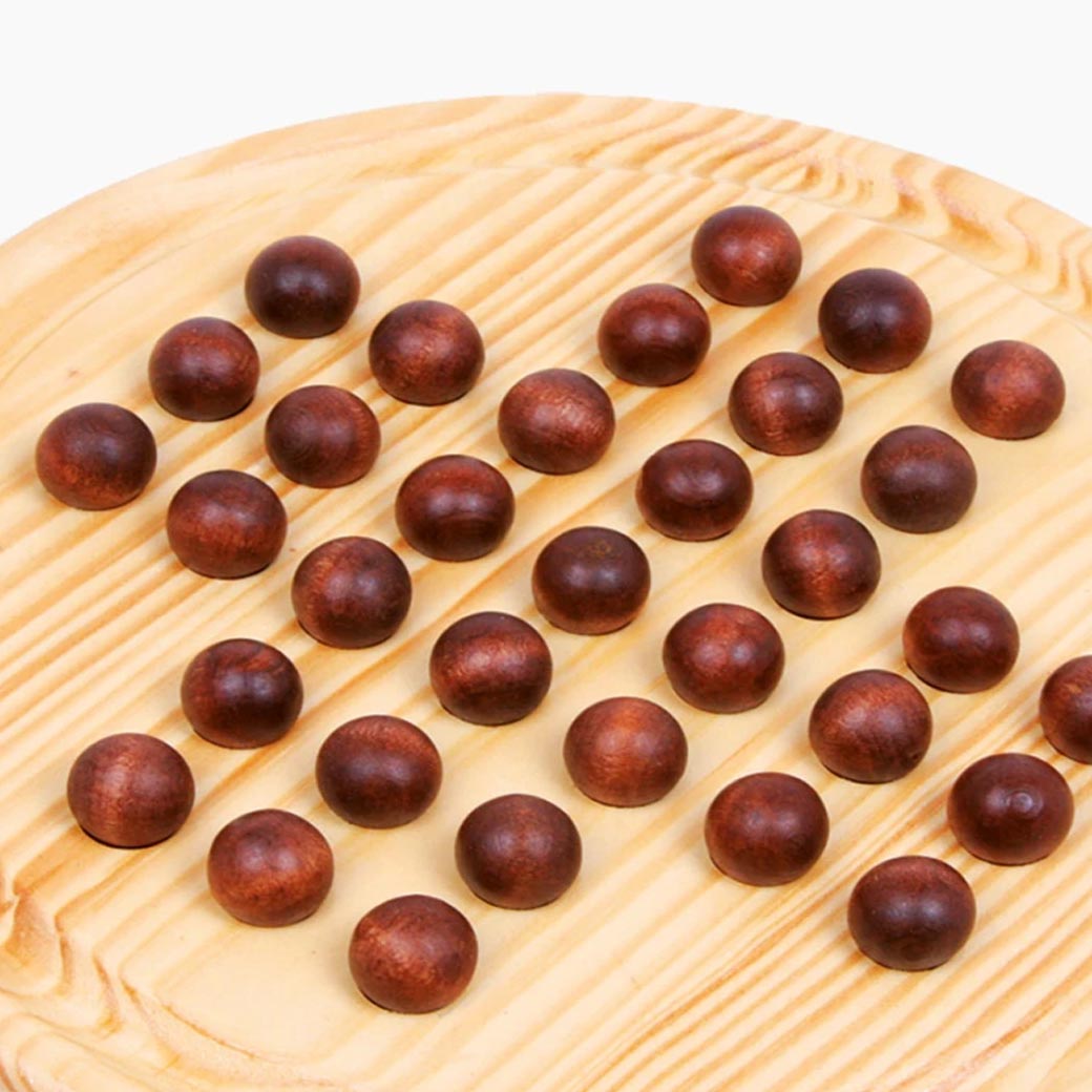 Solitär Holzkugel online kaufen: kompakter Denksport aus Holz