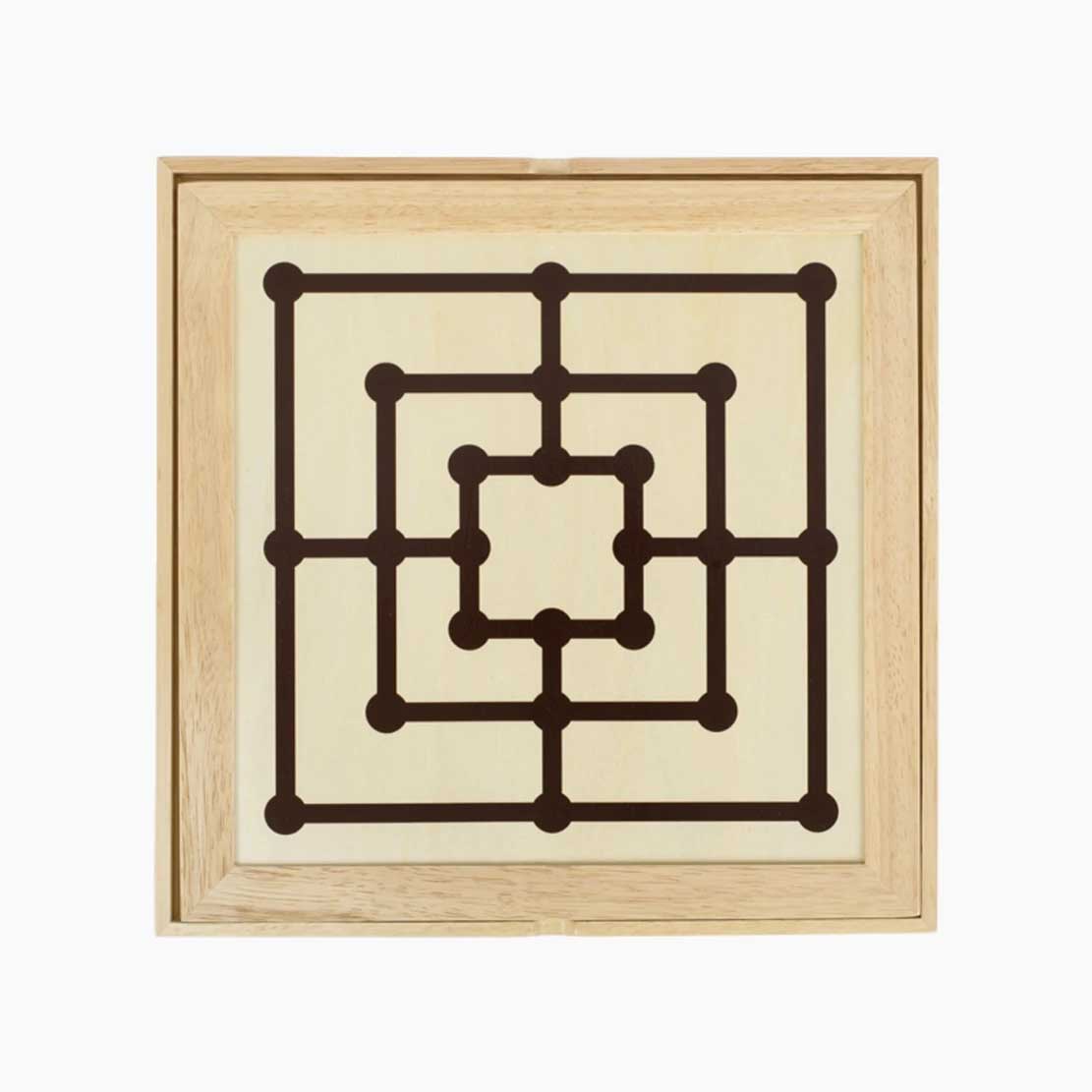 Detail des Holz-Spielesets: Figuren in hellen und dunklen Brauntönen
