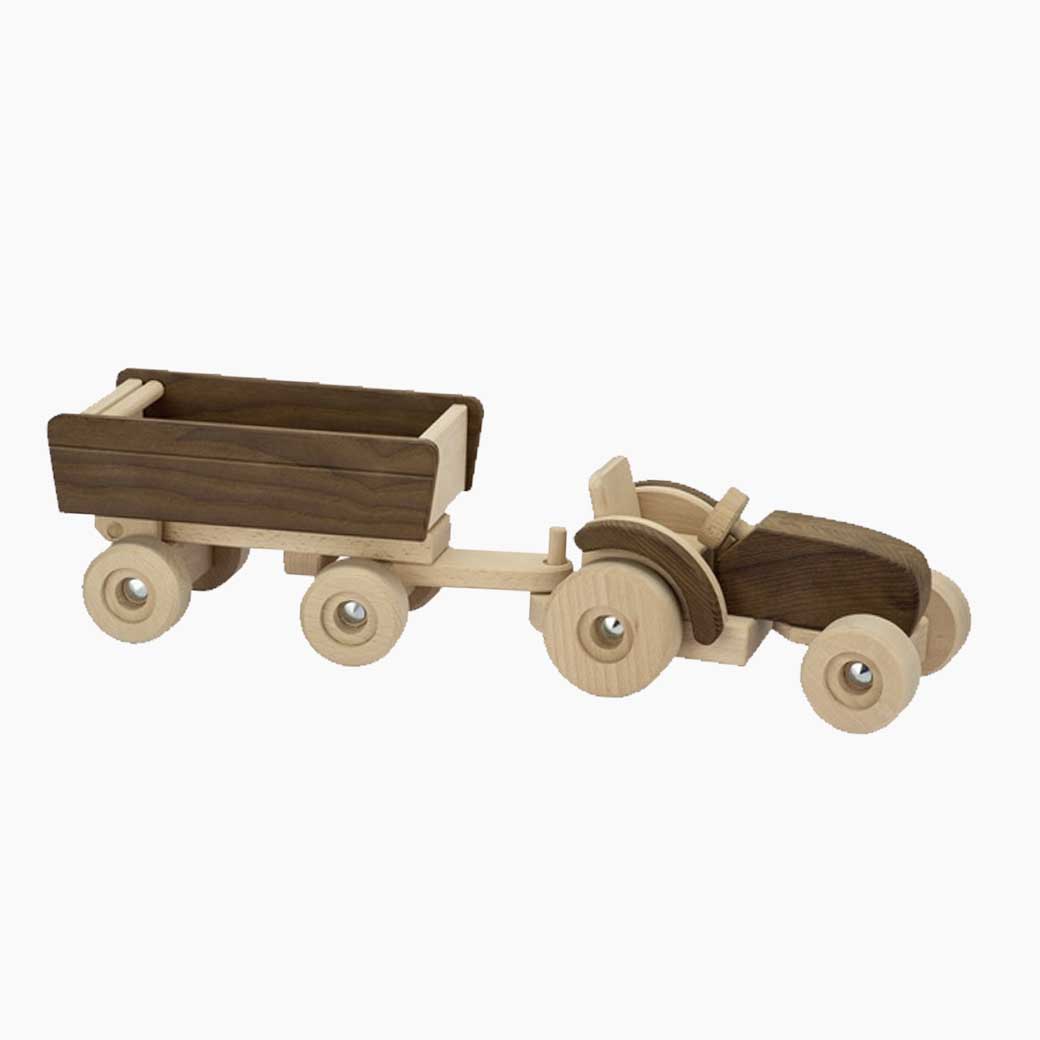 Traktor mit Anhänger goki nature aus Holz mit großer Ladefläche