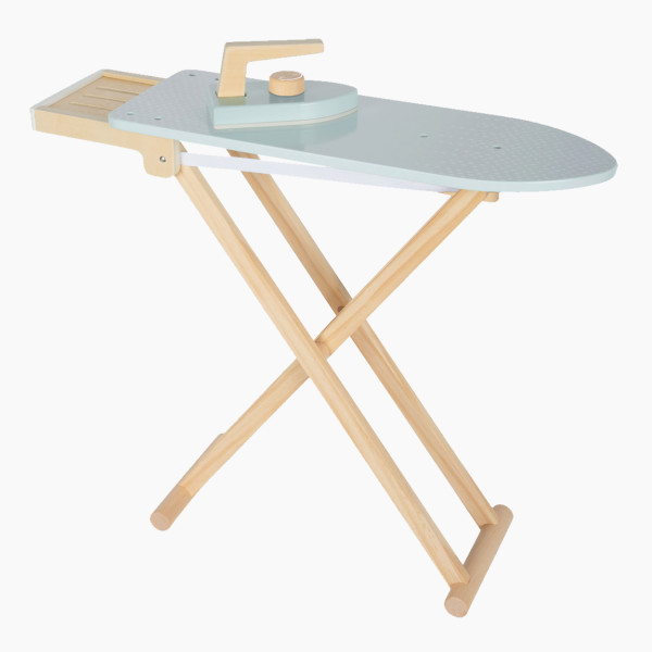 Bügelbrett mit Bügeleisen