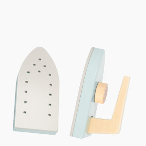 Bügelbrett mit Bügeleisen